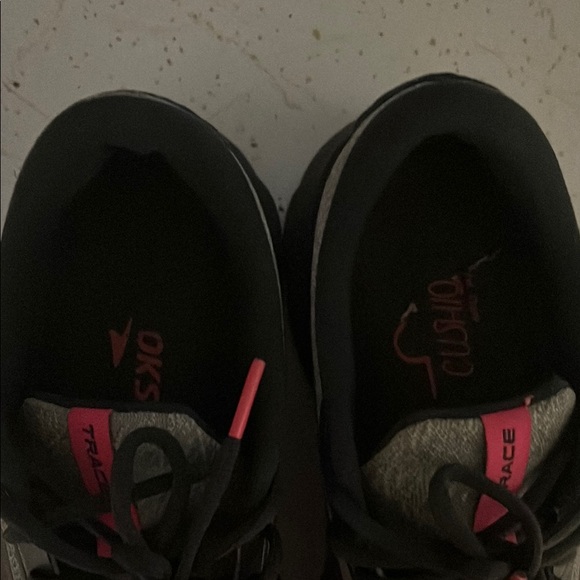 Brooks Gray and Pink Athletic Shoes for Performance - Picture 4 of 4